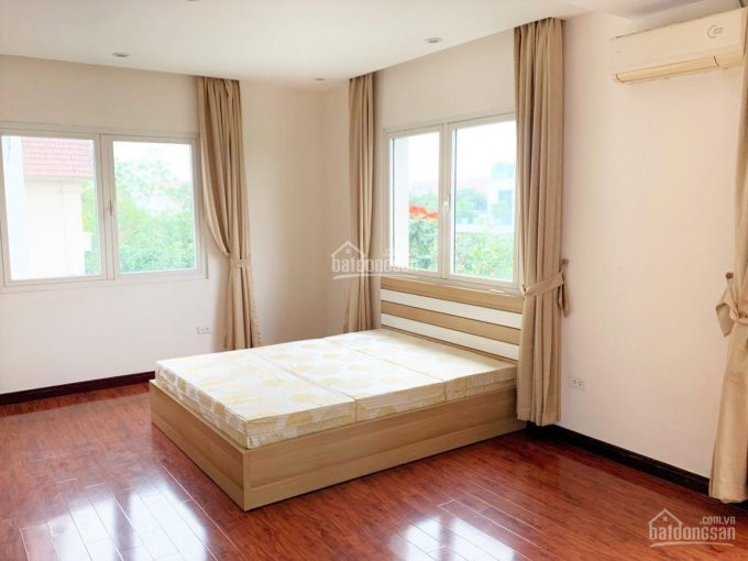 Chính Chủ Cho Thuê Biệt Thự Song Lập đủ đồ Gần Bis Tại Vinhomes Riverside, Liên Hệ: 0906288866 6