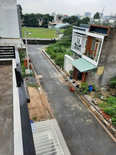 Nhà Kề Sân Bóng Linh Xuân Nhà Trệt Lầu Xây ở Mới Gần 1năm, Chắc Chắn, Mái đúc- Có Thể Lên Tấm 2