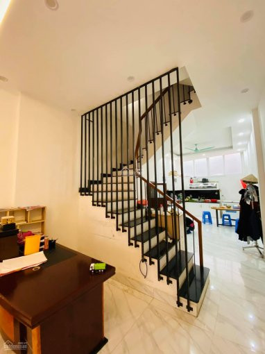 đẹp Lung Linh- Phố Hoàng Cầu- ô Tô đỗ Cửa- 32m2- 3t- Ngõ Thông- Chỉ 28tỷ 1