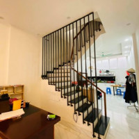 đẹp Lung Linh- Phố Hoàng Cầu- ô Tô đỗ Cửa- 32m2- 3t- Ngõ Thông- Chỉ 28tỷ