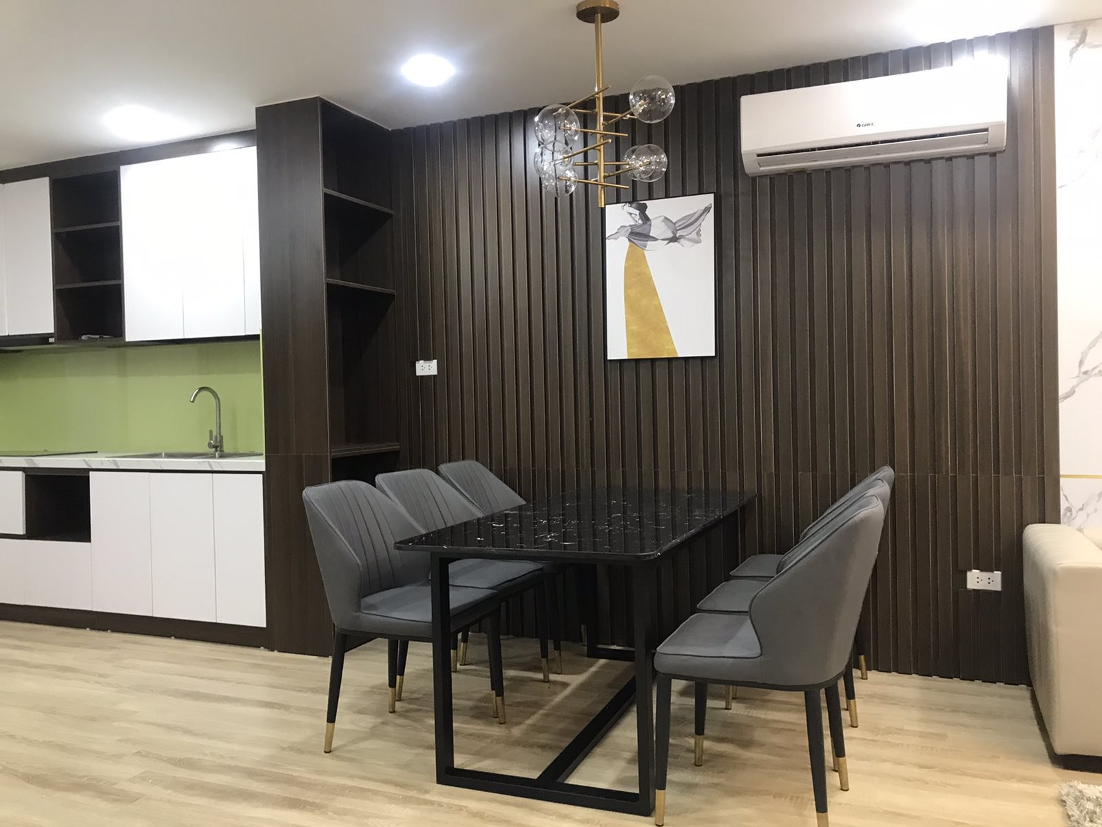 Chung cư Tây Hồ River View bán căn góc 3PN bc Đông Nam chỉ 2,6tỷ/92m2 full nội thất, LS 0% 5