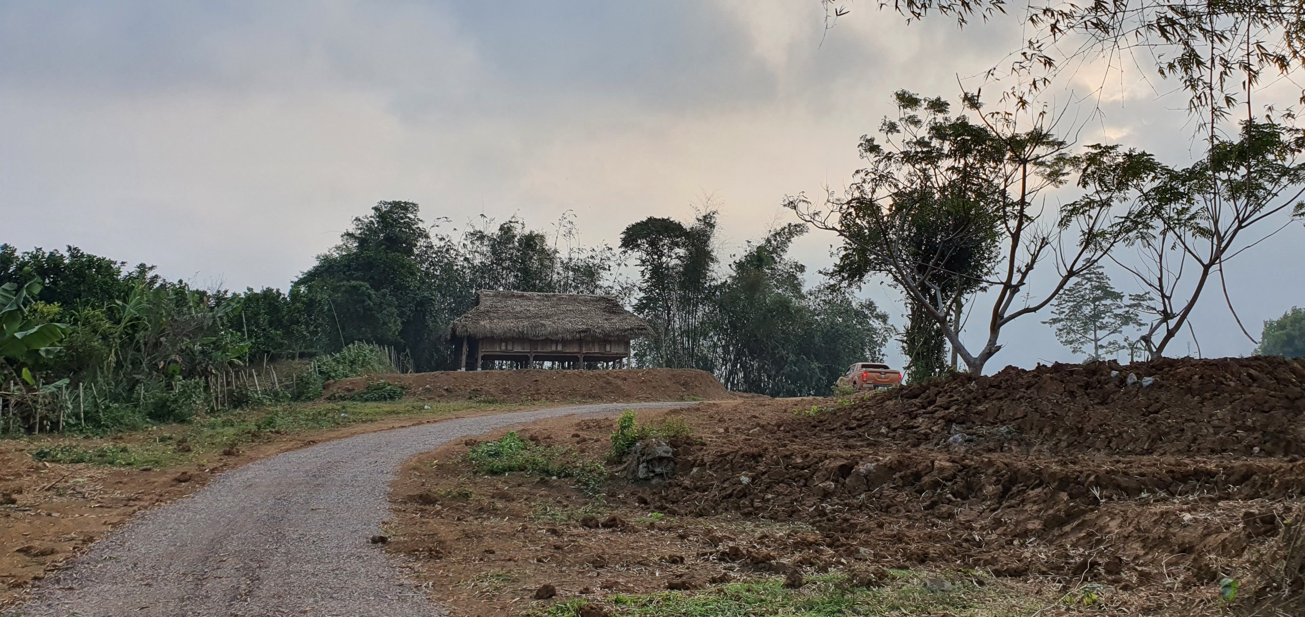 Chỉ 285k/m có ngay 1,4ha thổ cư sẵn nhà sàn, ao cá, suối bám quanh đất Tân Lạc Hòa Bình 5