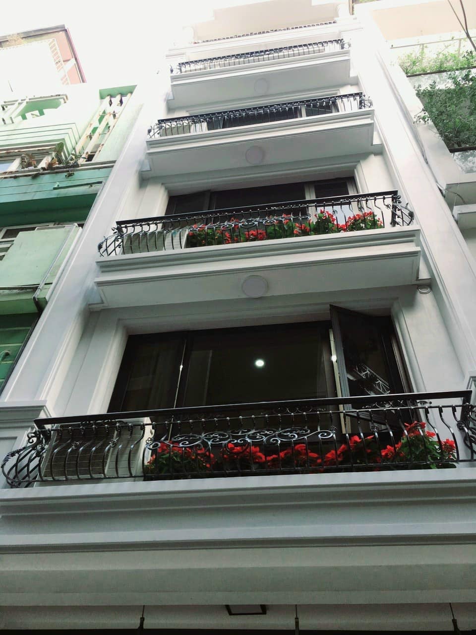 Cần bán Nhà mặt tiền đường Đỗ Quang, Phường Trung Hòa, Diện tích 55m², Giá 10.5 Tỷ - LH: 0969040000 2