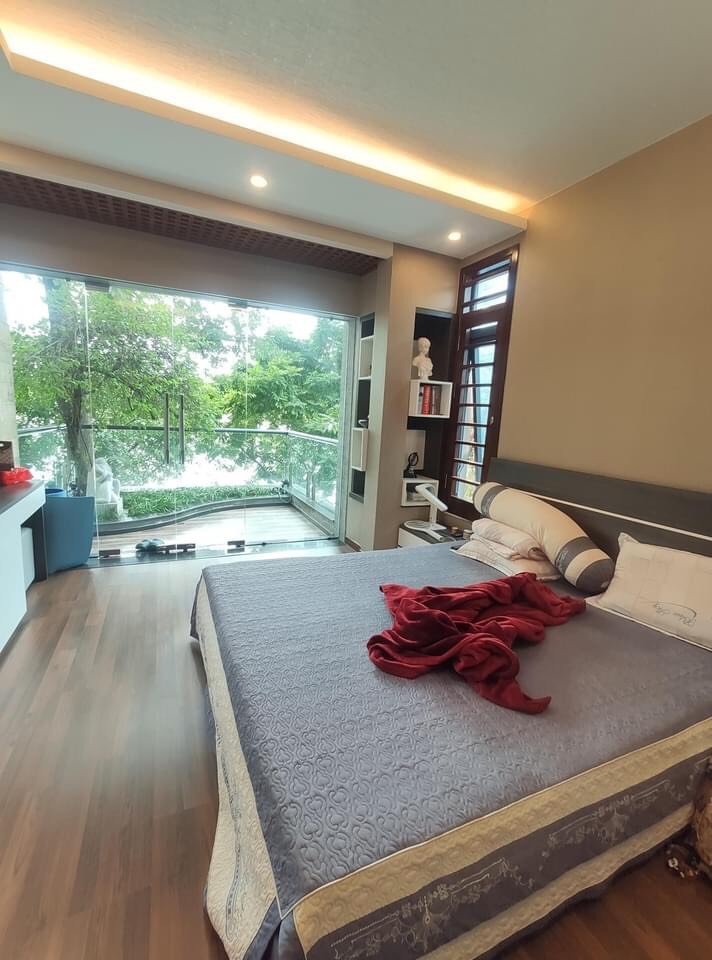 Bán nhà Hồ Đắc Di, quận Đống Đa, 70m, view hồ, kinh doanh sầm uất, NHÀ CỰC ĐẸP 20T 4