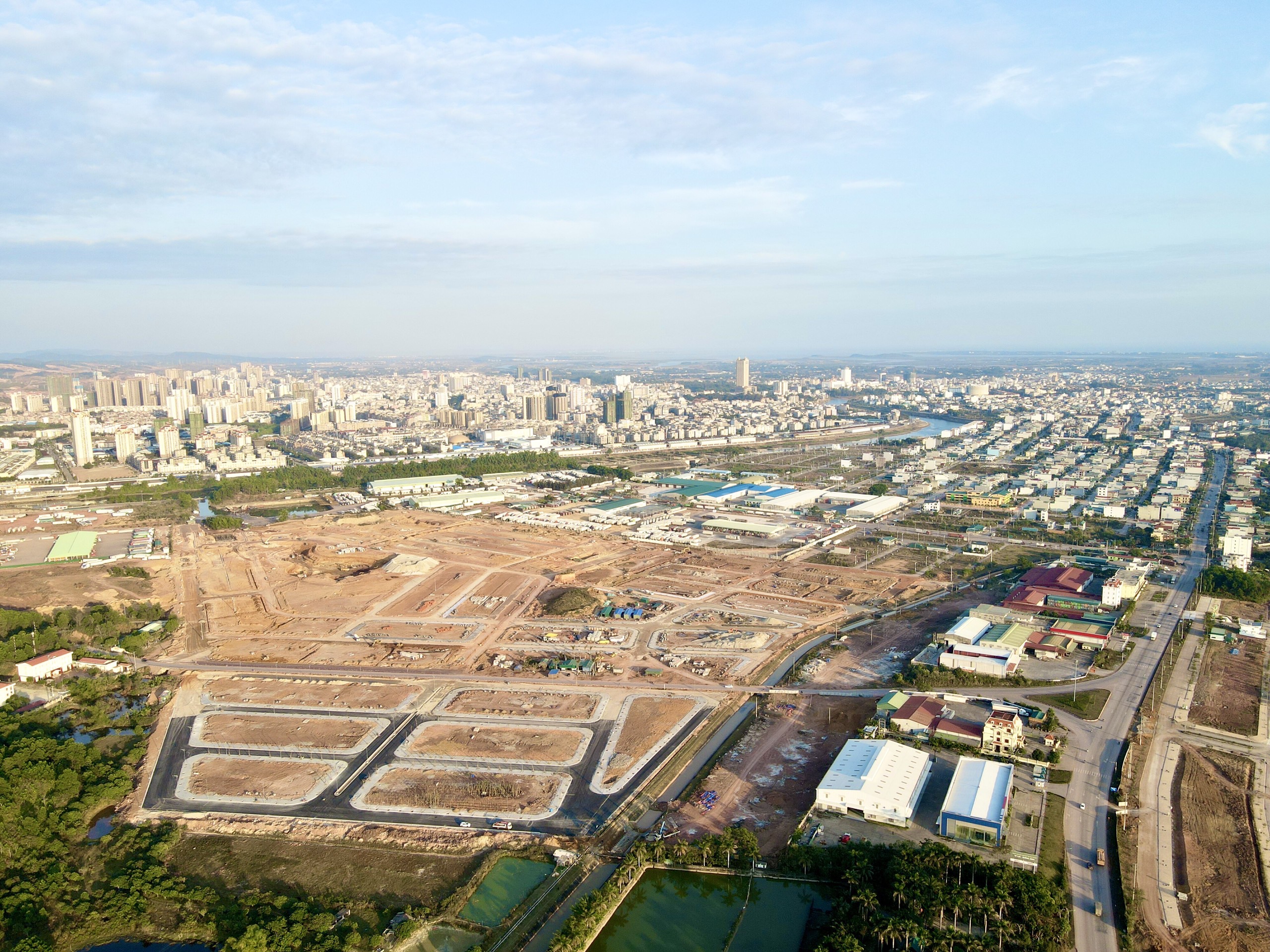 Cần bán Đất nền dự án đường Quốc lộ 18, Phường Hải Yên, Diện tích 100m², Giá 25 Triệu/m² 1