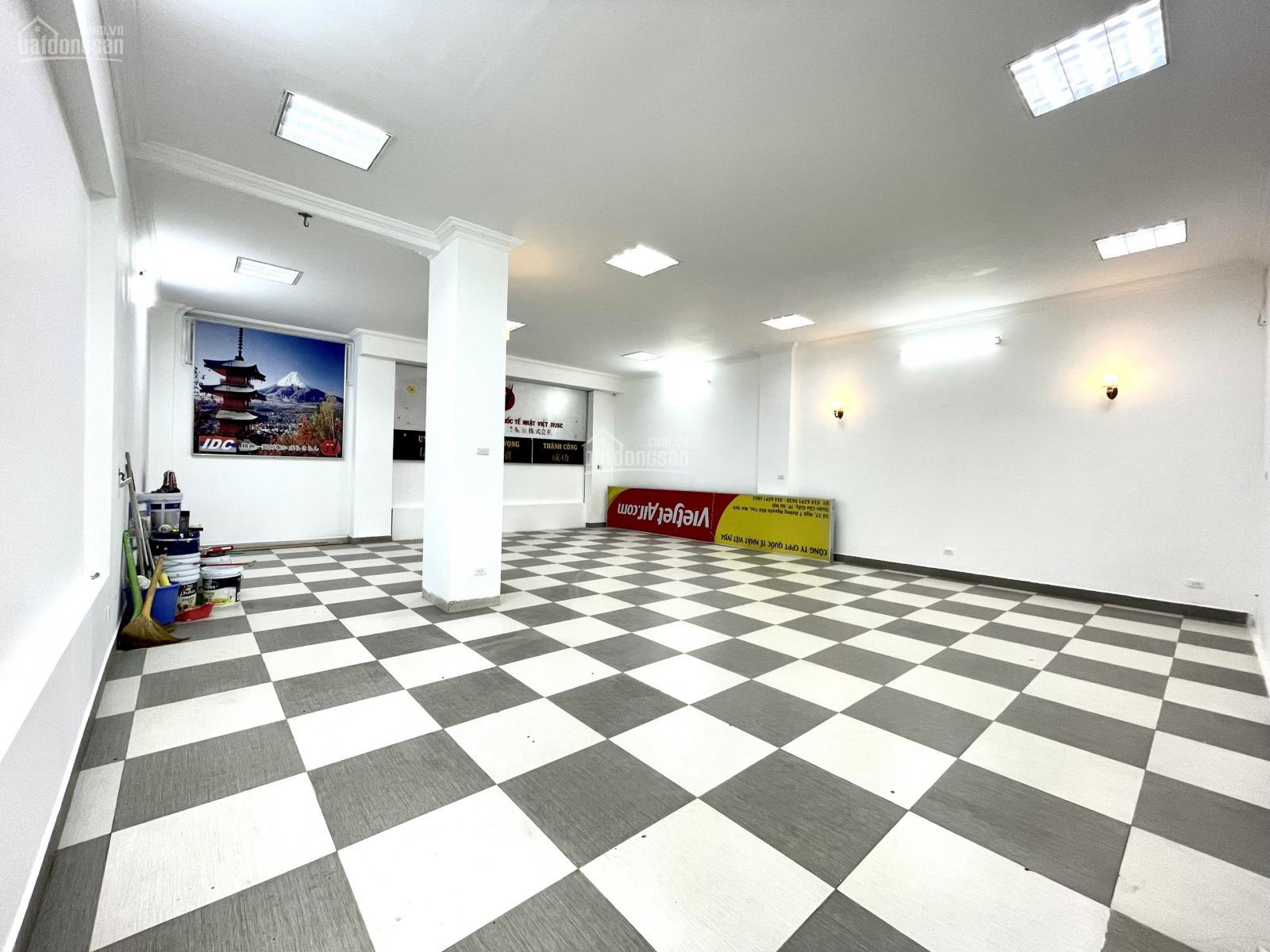 Cần bán Nhà mặt tiền đường Nguyễn Khả Trạc, Phường Mai Dịch, Diện tích 160m², Giá Thương lượng 4