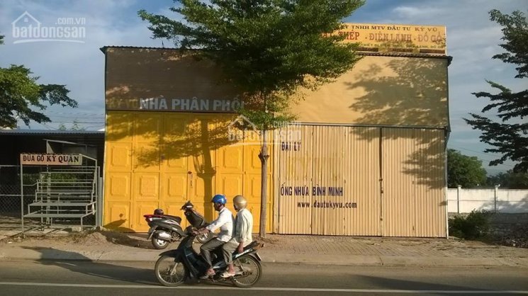 bán cửa hàng mặt tiền quốc lộ 1A,cách ngã năm phủ hà chỉ 2km,đối diện nhà máy kính hùng phát,nikoch 2