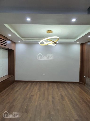 Nhà đẹp Gara ô Tô 7c + Thang Máy ở Nguyễn Văn Cừ/long Biên, 5t, 54m2, 6,5tỷ, Lh E Tấn 0357629628 3