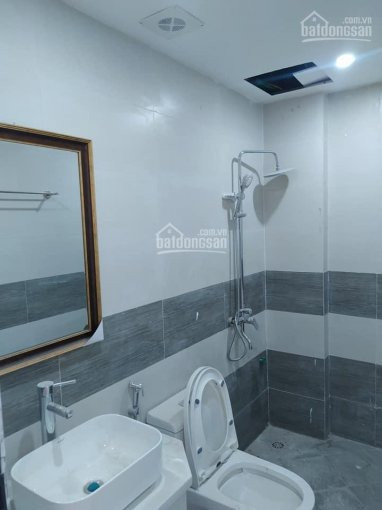 Nhà đẹp Hoàng Hoa Thám, Lô Góc, ở Ngay, Cách Phố 20m 2