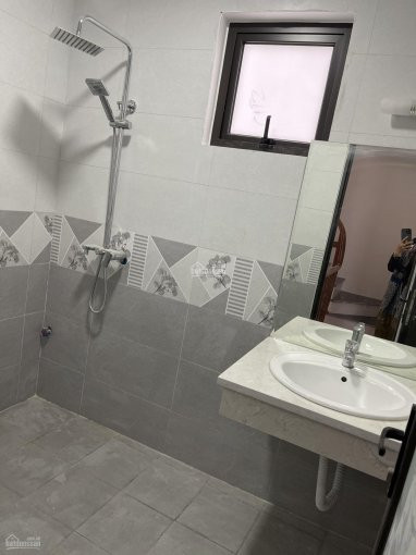 Chính Chủ Bán Nhanh Nhà 4,5 Tầng 302m2, Hướng đông, Giá 2,6tỷ địa Chỉ: Tổ 6 Thạch Bàn,long Biên Lh:0948813588 3