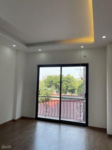 Chính Chủ Bán Nhanh Nhà 4,5 Tầng 302m2, Hướng đông, Giá 2,6tỷ địa Chỉ: Tổ 6 Thạch Bàn,long Biên Lh:0948813588 4