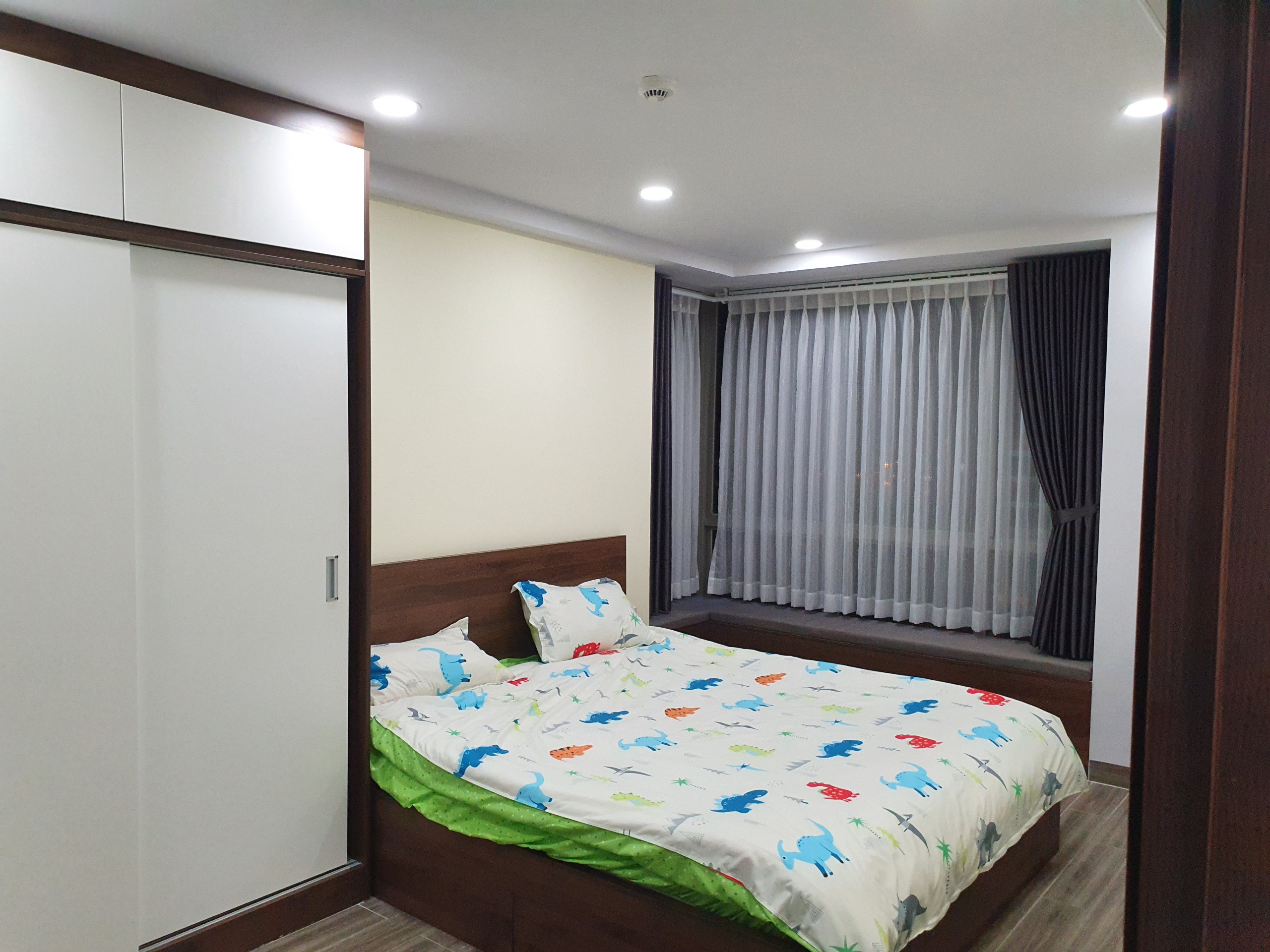 Cho thuê Hưng Phúc 3PN-2WC 98 m2, lầu cao view biệt thự, full nt, có ô xe giá thuê 22 triệu LH 0936966792 12