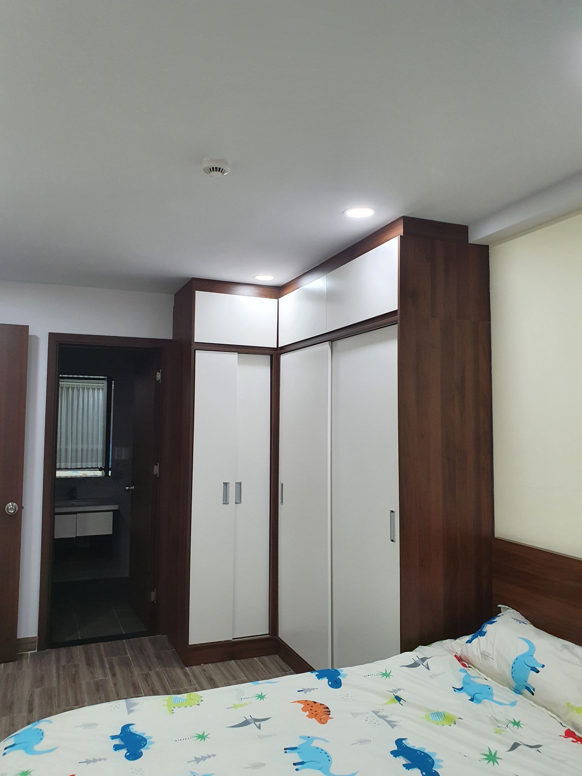 Cho thuê Hưng Phúc 3PN-2WC 98 m2, lầu cao view biệt thự, full nt, có ô xe giá thuê 22 triệu LH 0936966792 9