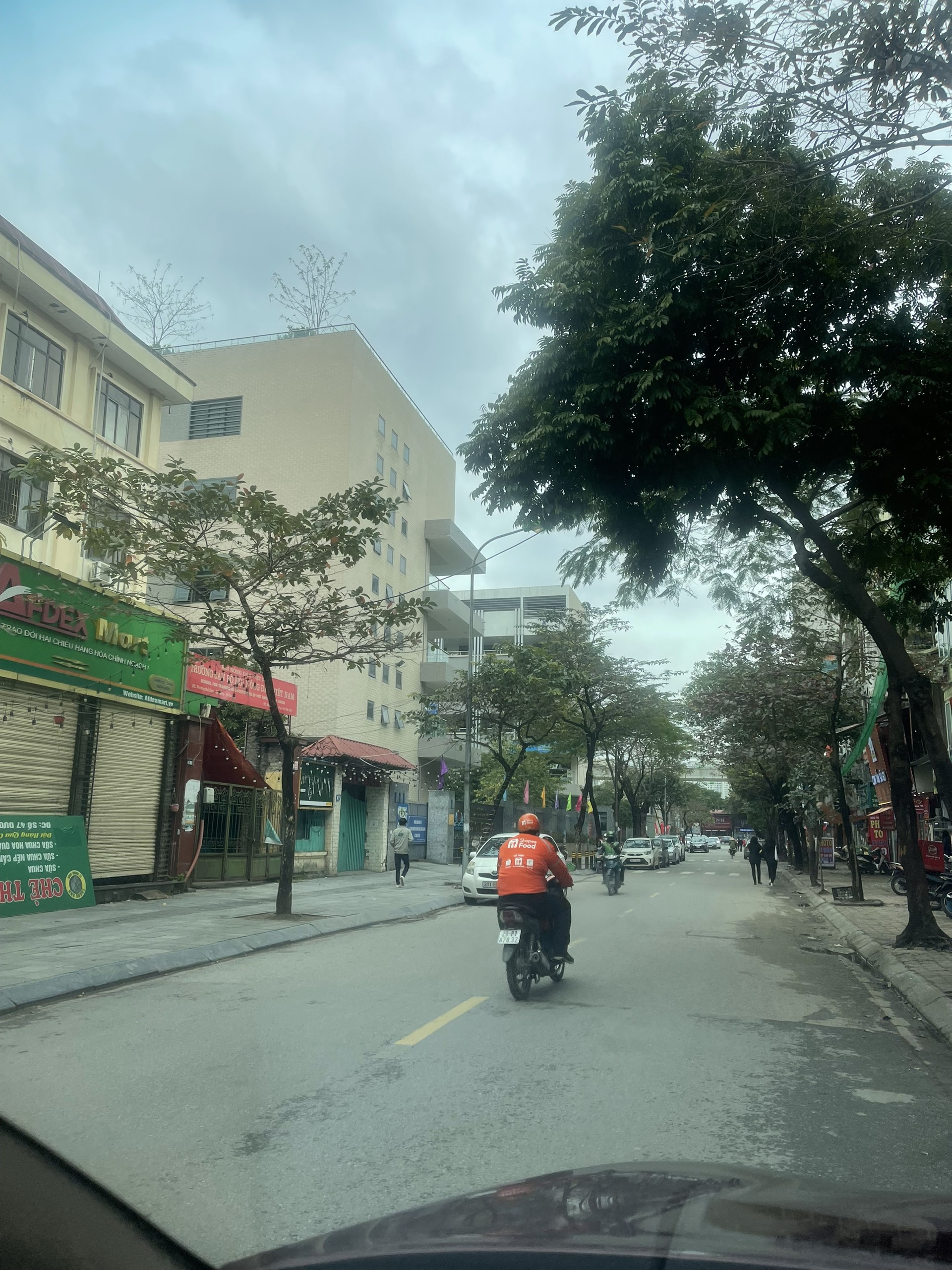 Nhà Mặt Phố Dương Khuê, Kinh Doanh Đỉnh, Vỉa hè rộng: DT 46 m2, 4 tầng, giá đầu tư. miễn TG