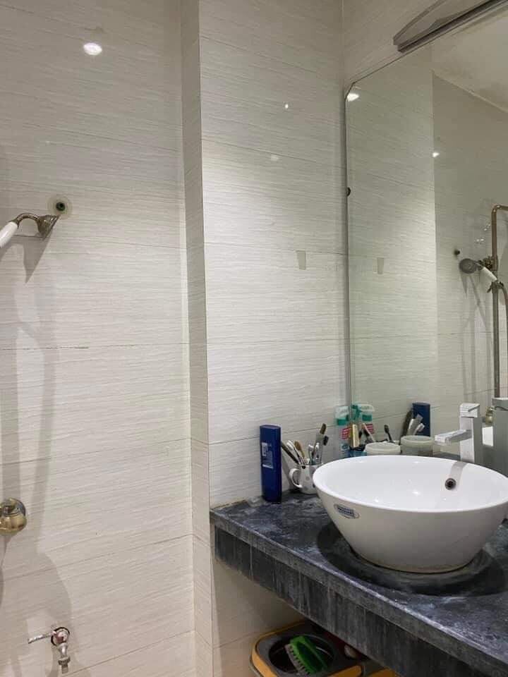 Bán nhà VIP BA ĐÌNH, GẦN PHỐ, NGÕ THÔNG, NHÀ ĐẸP 42m2 5 tầng chỉ 4,8 tỷ. LH 0766616987.