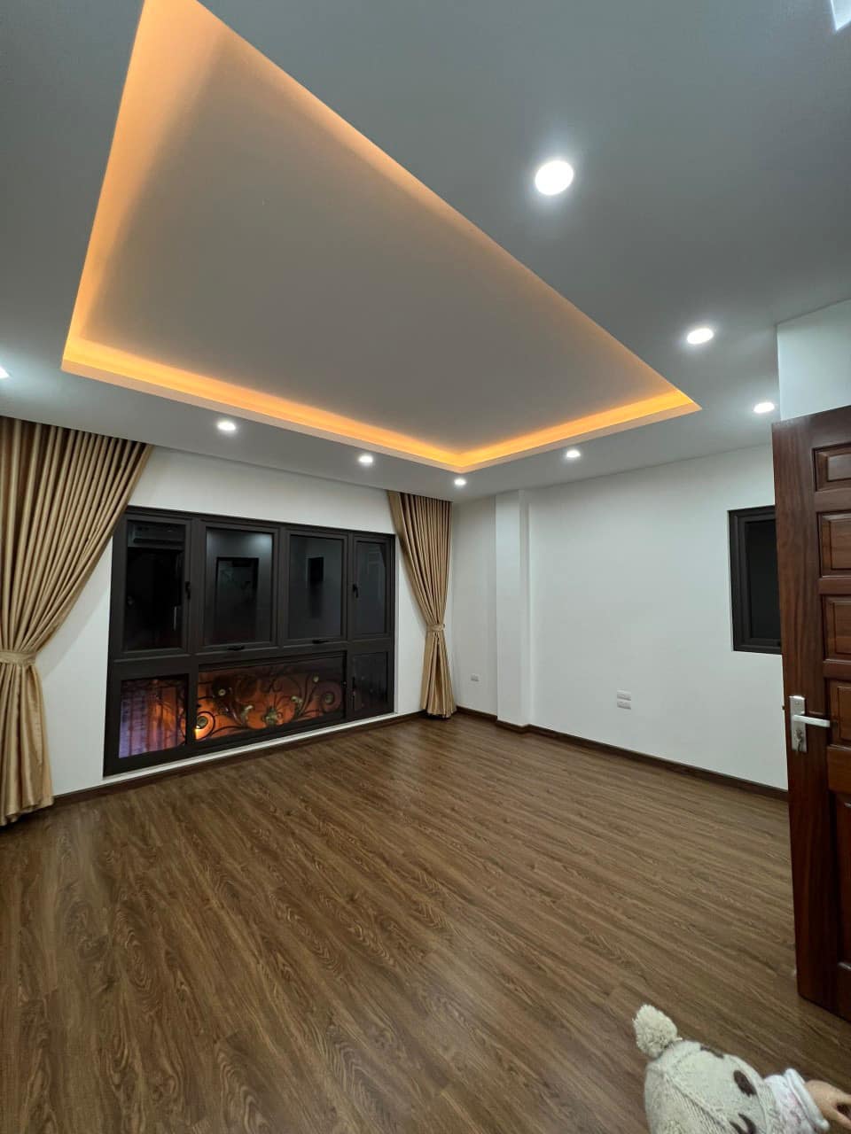 Cần bán Nhà mặt tiền đường Doãn Kế Thiện, Phường Mai Dịch, Diện tích 40m², Giá Thương lượng 6