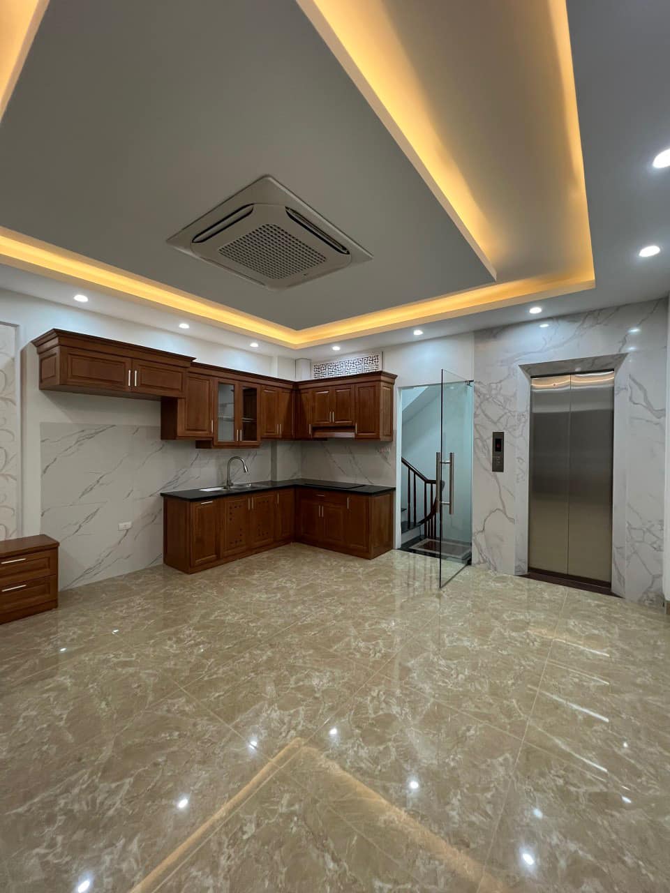 Cần bán Nhà mặt tiền đường Doãn Kế Thiện, Phường Mai Dịch, Diện tích 40m², Giá Thương lượng 4