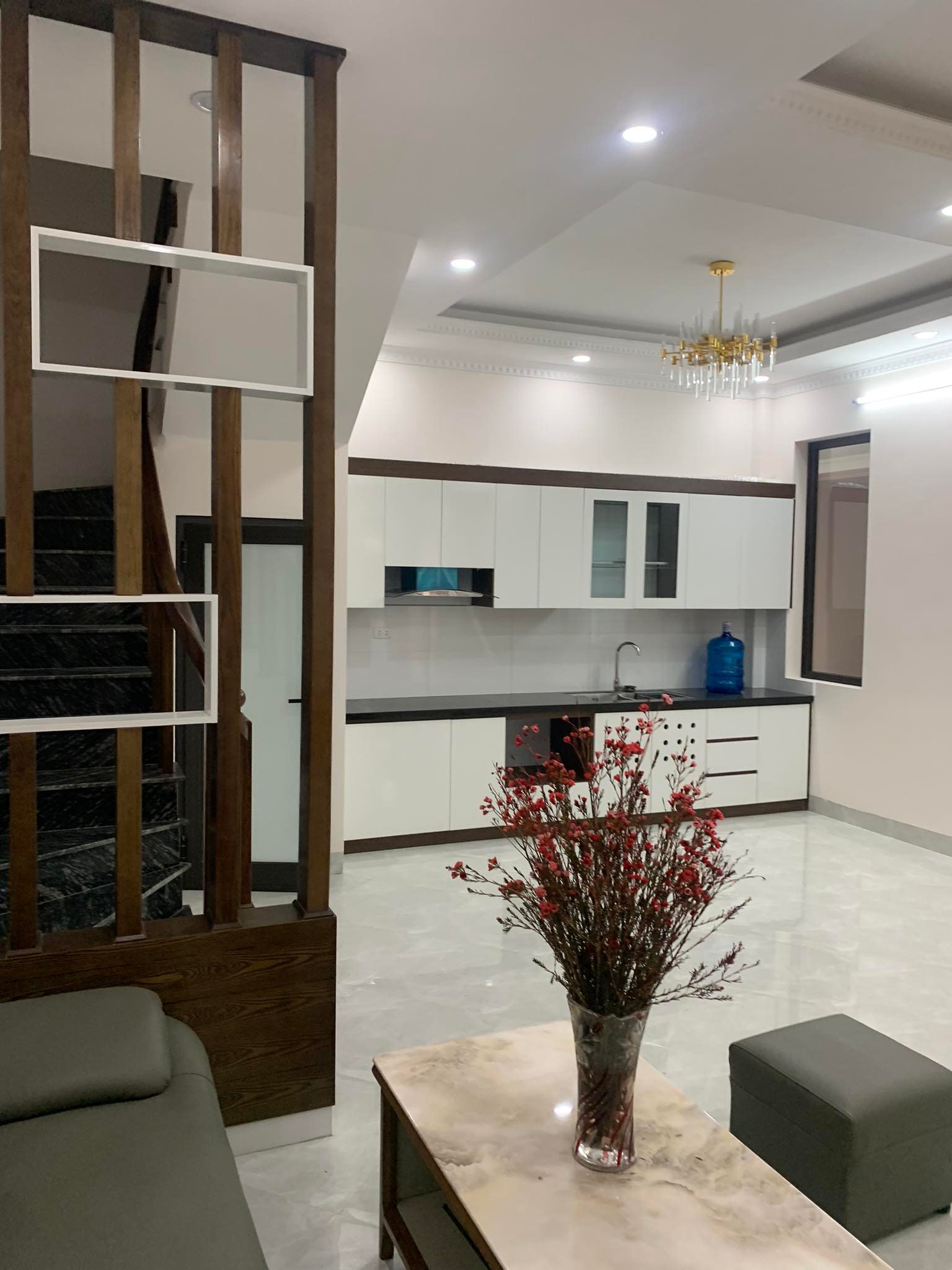 Cần bán Nhà mặt tiền đường Nguyễn Khang, Phường Yên Hòa, Diện tích 40m², Giá 5.2 Tỷ 2