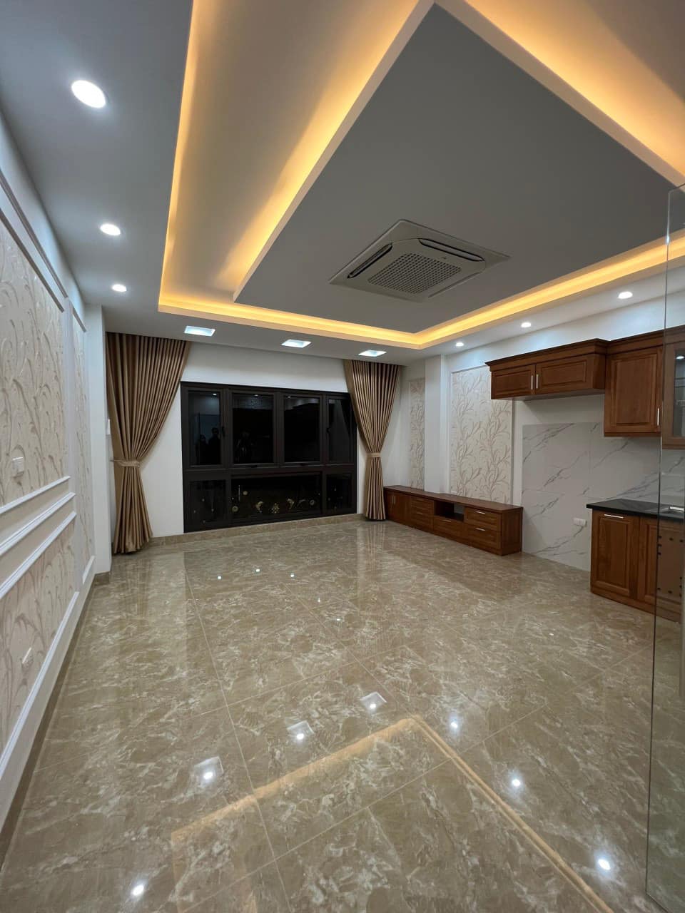 Cần bán Nhà mặt tiền đường Doãn Kế Thiện, Phường Mai Dịch, Diện tích 40m², Giá Thương lượng 7