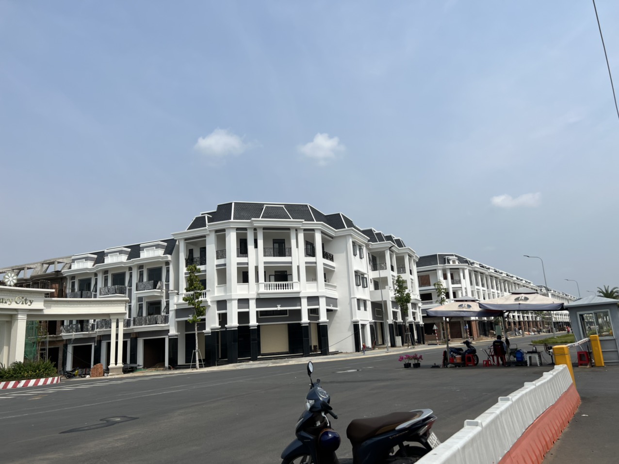 Bán Đất Century City, Diện tích 121m², Giá 2.4 Tỷ kế mảng xanh giá tốt 2