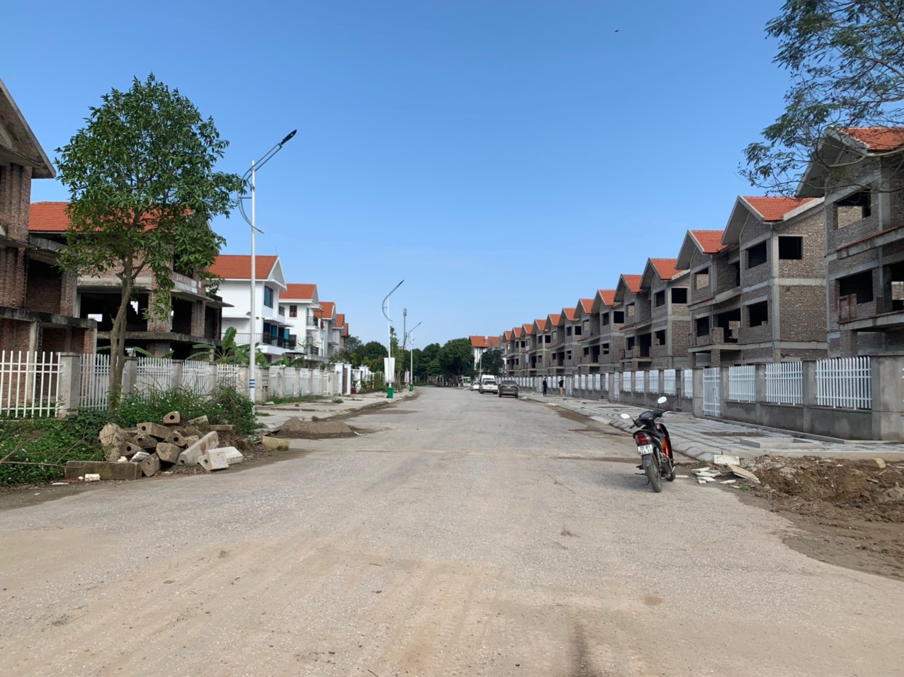 Cần bán biệt thự xây thô Hoa Ngọc Lan KĐT Quang Minh 433m2 mặt tiền 17m - LH: 0966332304