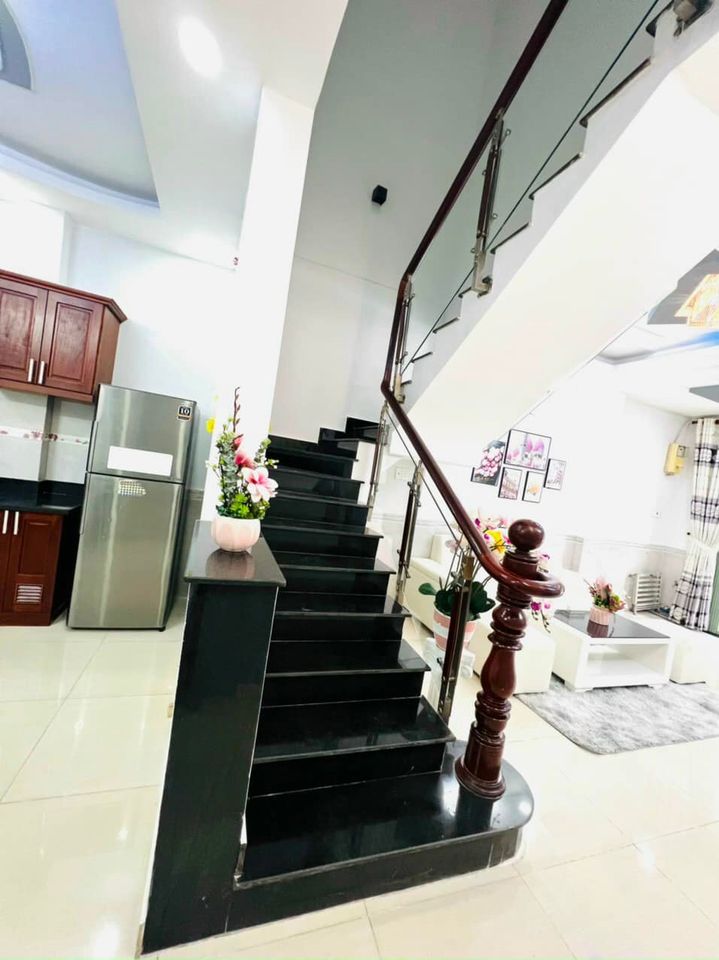 Bán gấp nhà Trần Nhân Tôn, Quận 10, giá rẻ, DT khủng - LH: 0783273838 2