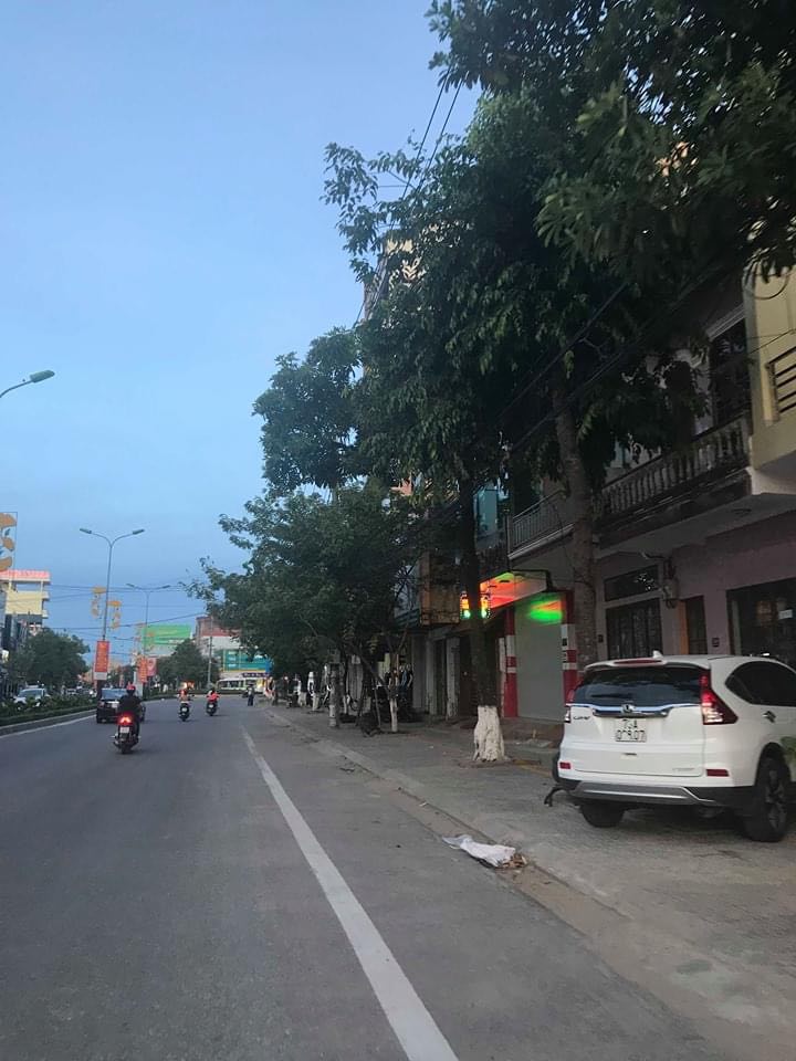 Cho thuê Nhà mặt tiền đường Trần Hưng Đạo, Phường Đồng Phú, Diện tích 100m², Giá Thương lượng 3