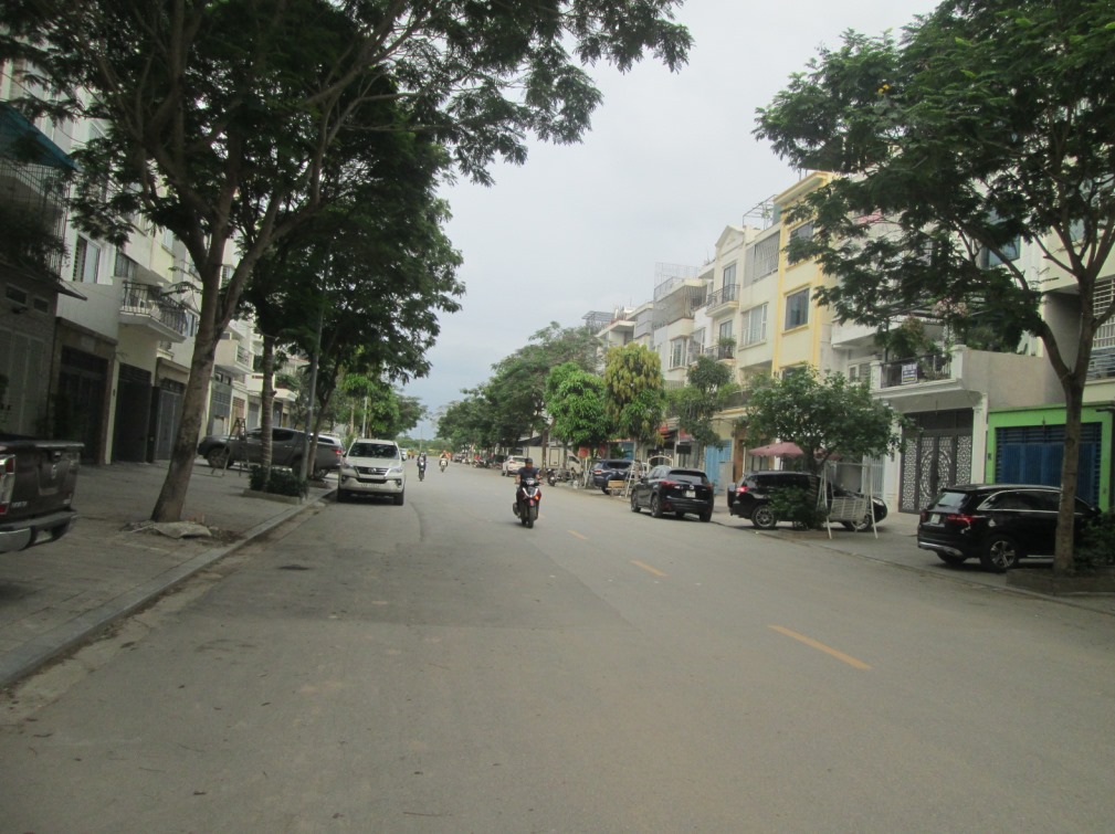 CC bán nhà liền kề mặt đường 24m rộng nhất KĐT Văn Phú 95m2x4T chỉ 8888 tỷ LH 0989626116 3