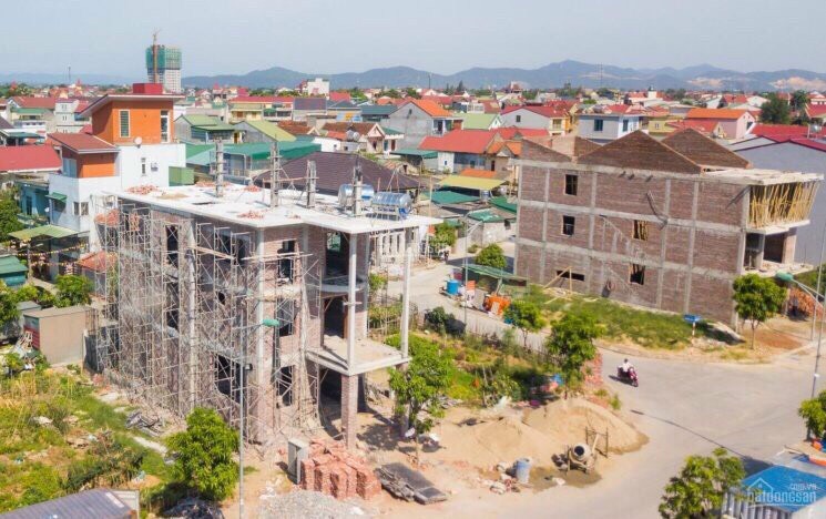 Bán  Đất phường Lê Lợi  bám đường 18 m giá 2, x tỷ cạnh 3 trường học 4