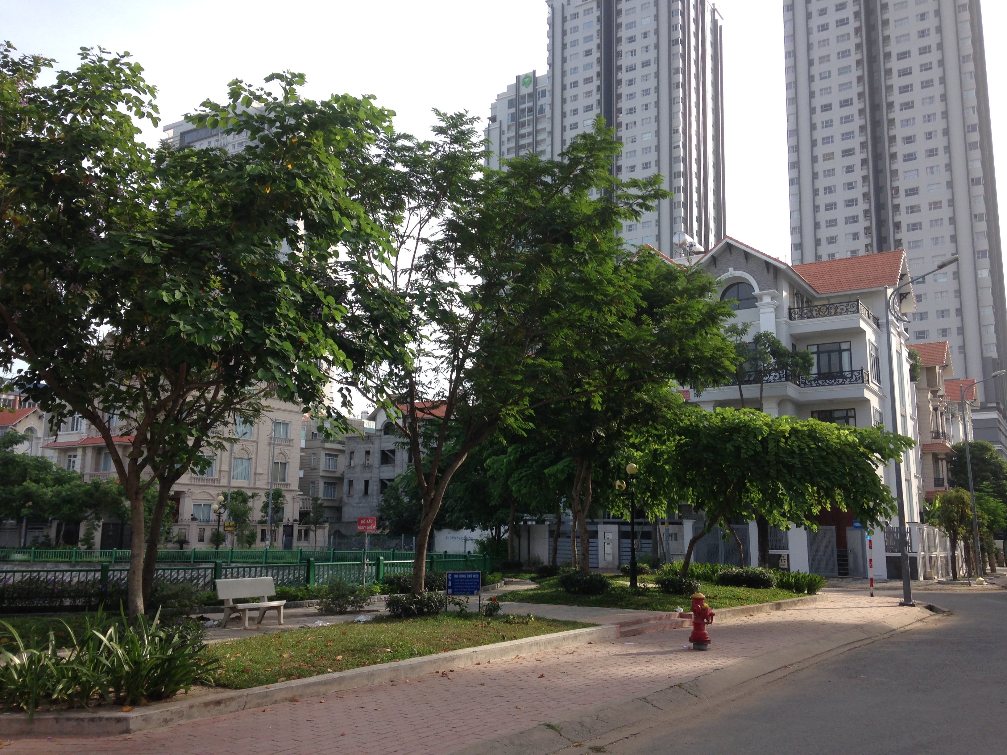 Bán nhà khu Him Lam, Tân Hưng, Quận 7 DT: 10x20m, hầm trệt, 3 lầu, áp mái Giá: 34 tỷ tl 3