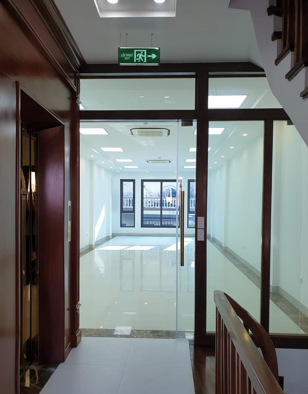Bán toà nhà văn phòng mặt phố ở Đền Lừ 70mx7T,thang máy, giá 22 tỷ LH 0904537729 4