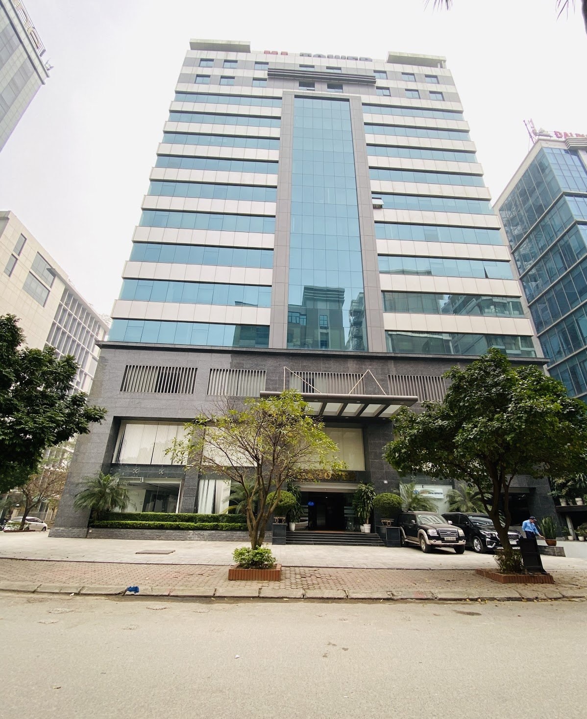 Cđt tòa HL, Duy Tân cần cho thuê văn phòng giá rẻ 118m2, 140m2, 440m2 LH 0909300689