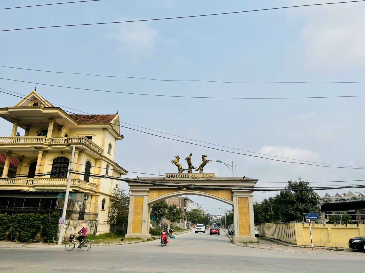 Bán  Đất phường Lê Lợi  bám đường 18 m giá 2, x tỷ cạnh 3 trường học 2