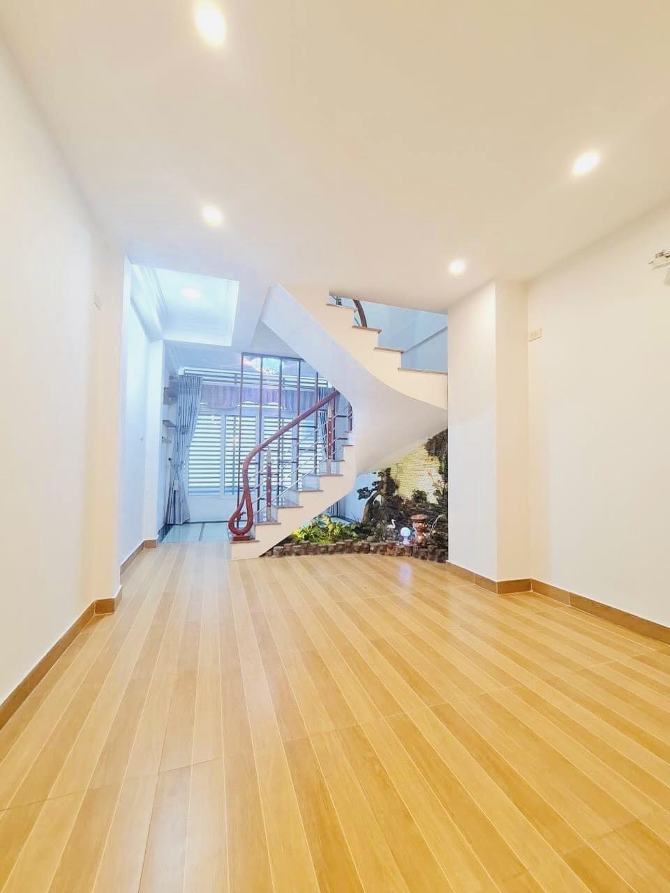 Cần bán Nhà mặt tiền đường Hồ Tùng Mậu, Phường Mai Dịch, Diện tích 40m², Giá Thương lượng - LH: 0975517689