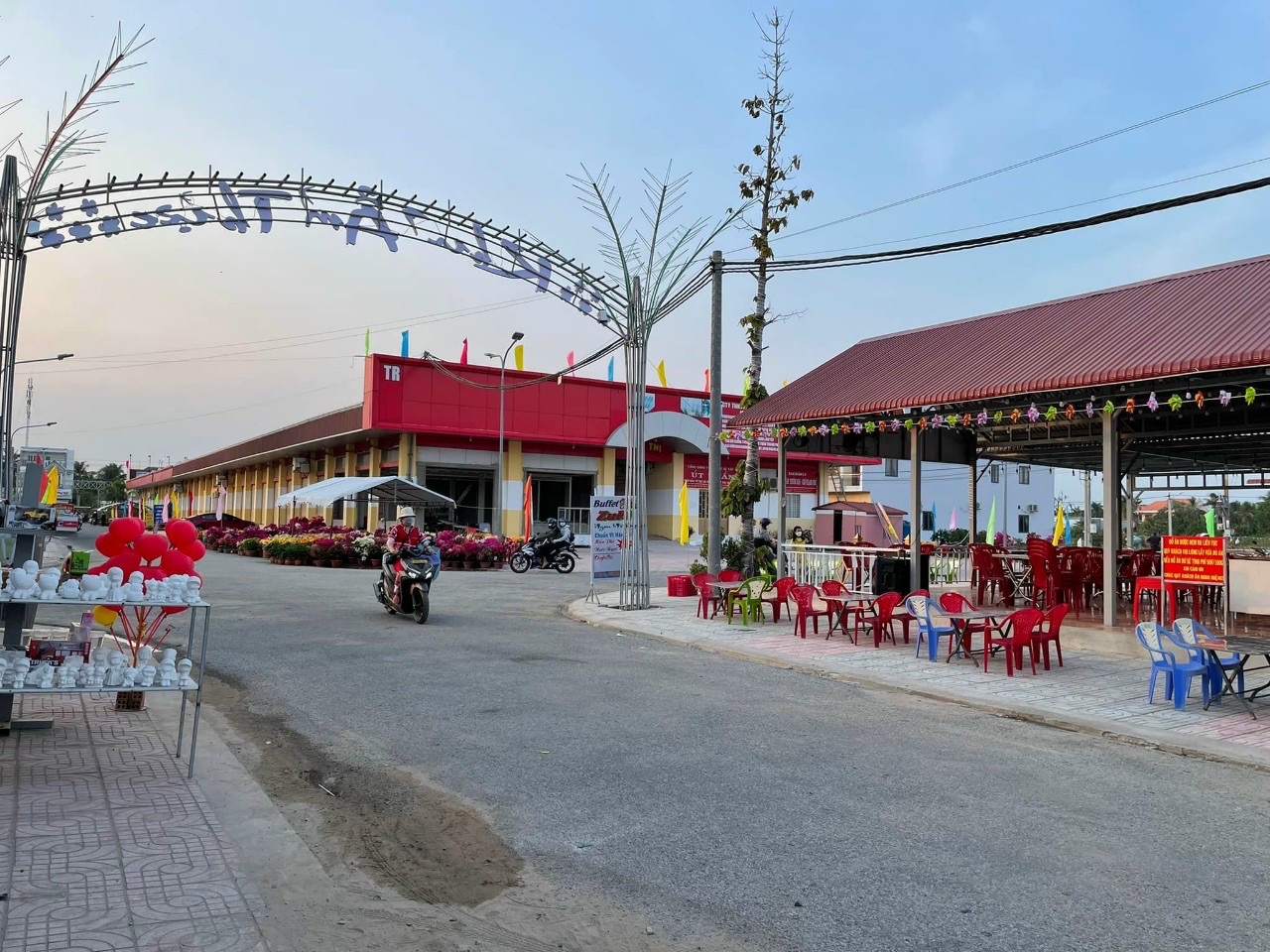 Bán đất mặt tiền đường 30m gần chợ, trường học Thạnh Phú