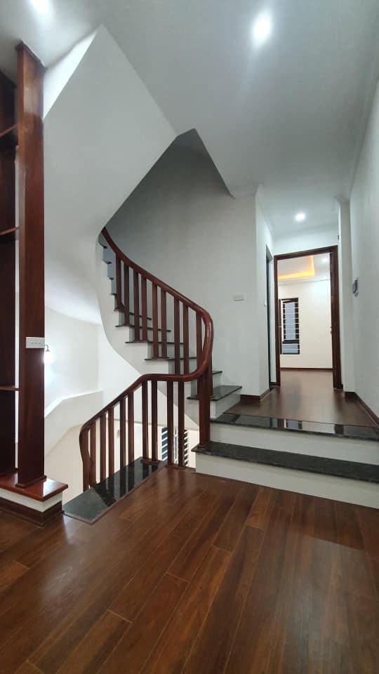 Cần bán nhà mới xây Mai Dịch, Cầu Giấy, 5 tầng X 40m2, lô góc nhỉnh 4 tỷ 2