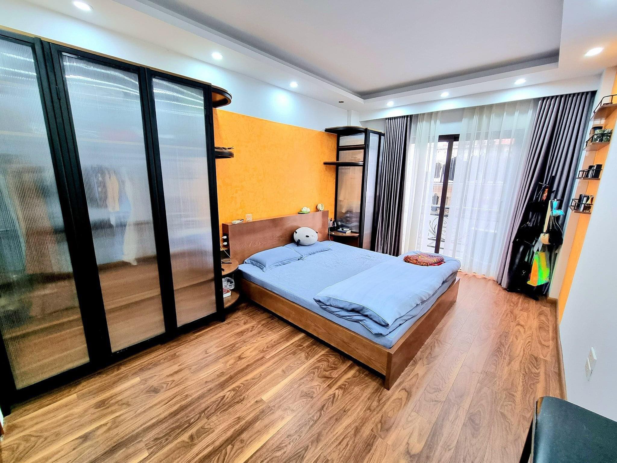 Bán nhà Nguyễn Đức Cảnh - Hoàng Mai, diện tích 30m2 - 5 tầng,  full nội thất, sát mặt phố. Giá 3 Tỷ - LH: 0962731301 3