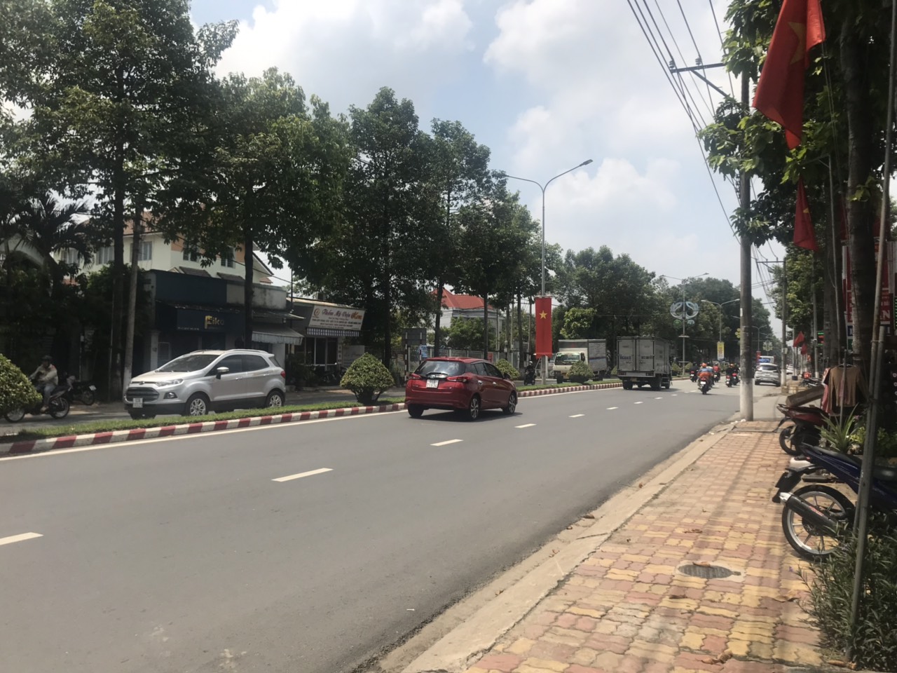 Bán nhà mặt tiền đường Huỳnh Văn Lũy, Phú Lợi, DT: 19x50m, 970m2