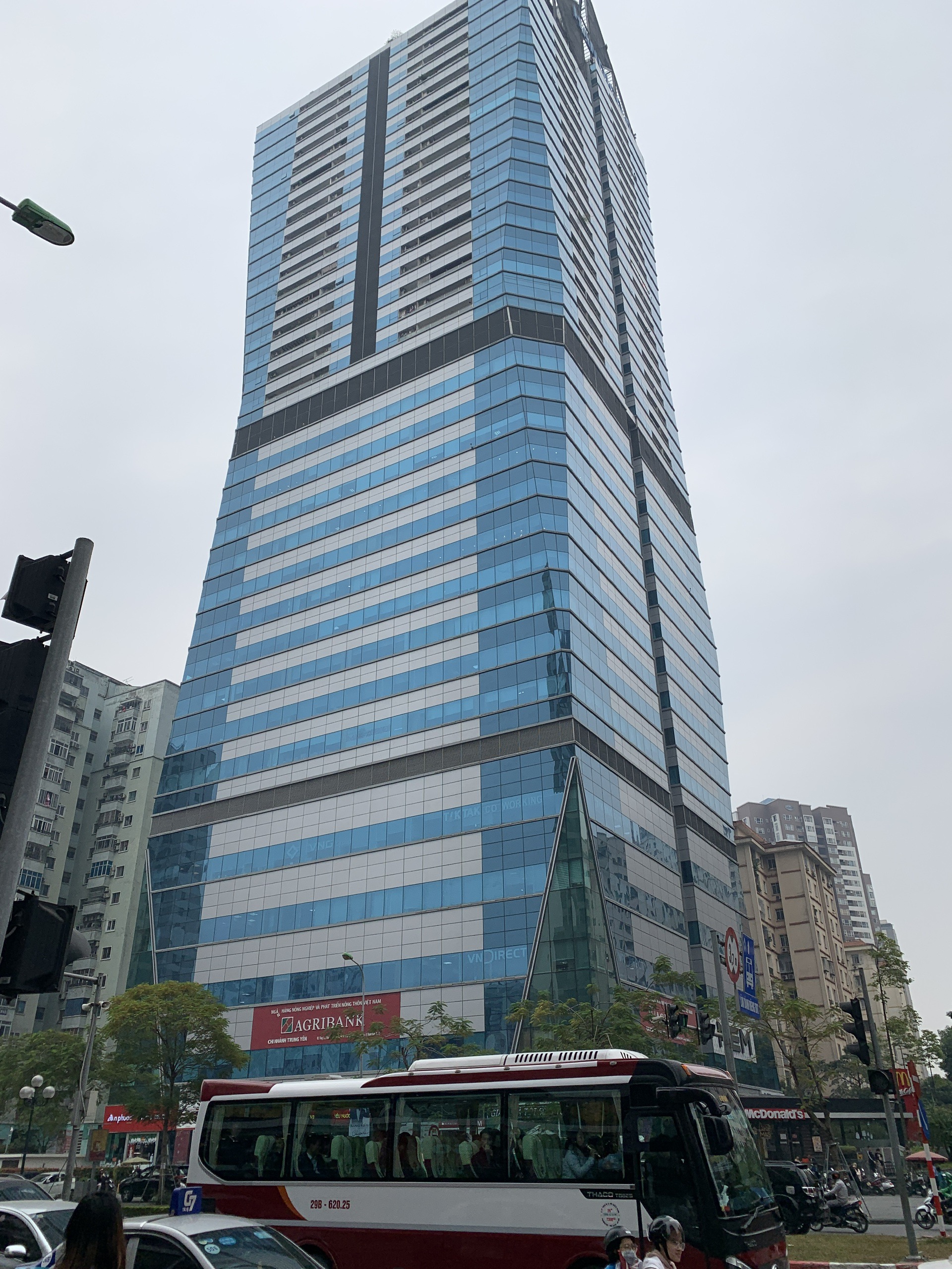 Tòa Diamond Tower số 1 Hoàng Đạo Thúy cần bán/cho thuê các diện tích sau: 2