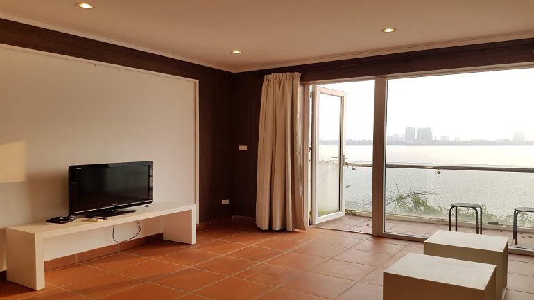 Cho thuê căn hộ dịch vụ tại Yên Phụ, Tây Hồ, 100m2, 2PN, view hồ, đầy đủ nội thất 3
