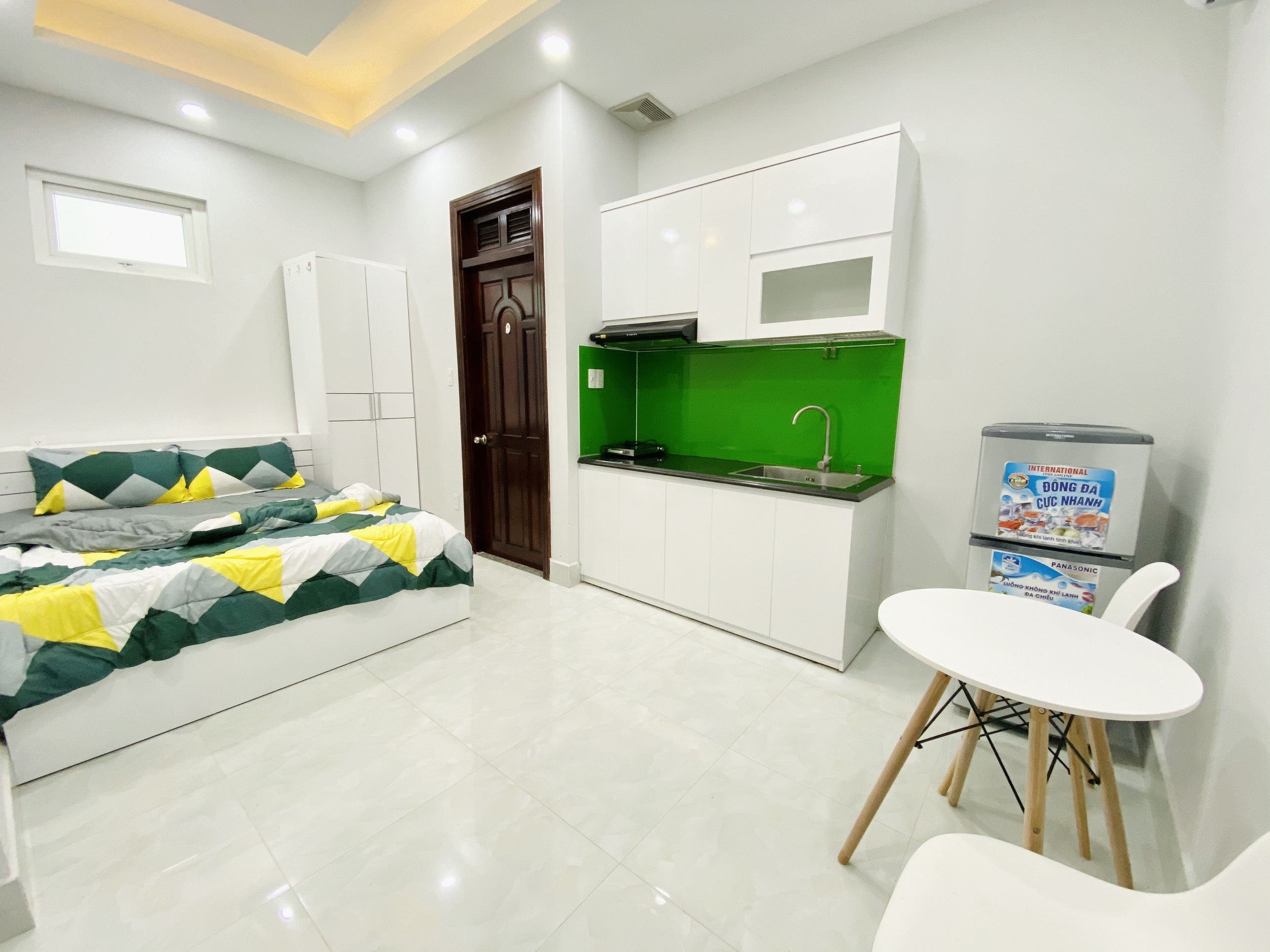 Cho thuê căn hộ dịch vụ full nội thất mặt tiền đường Huỳnh Tấn Phát 2