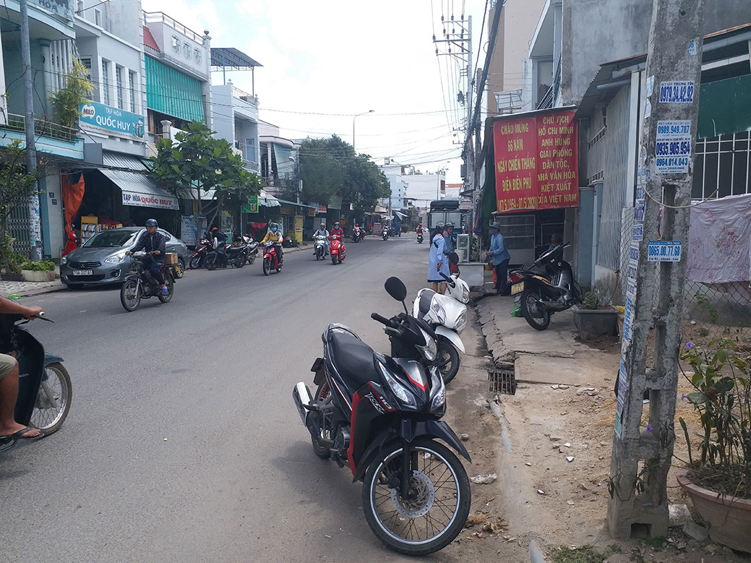 Bán nhà đường Nguyễn Nguyễn, Tp Nha Trang, đường rộng rãi, đông người qua lại 2