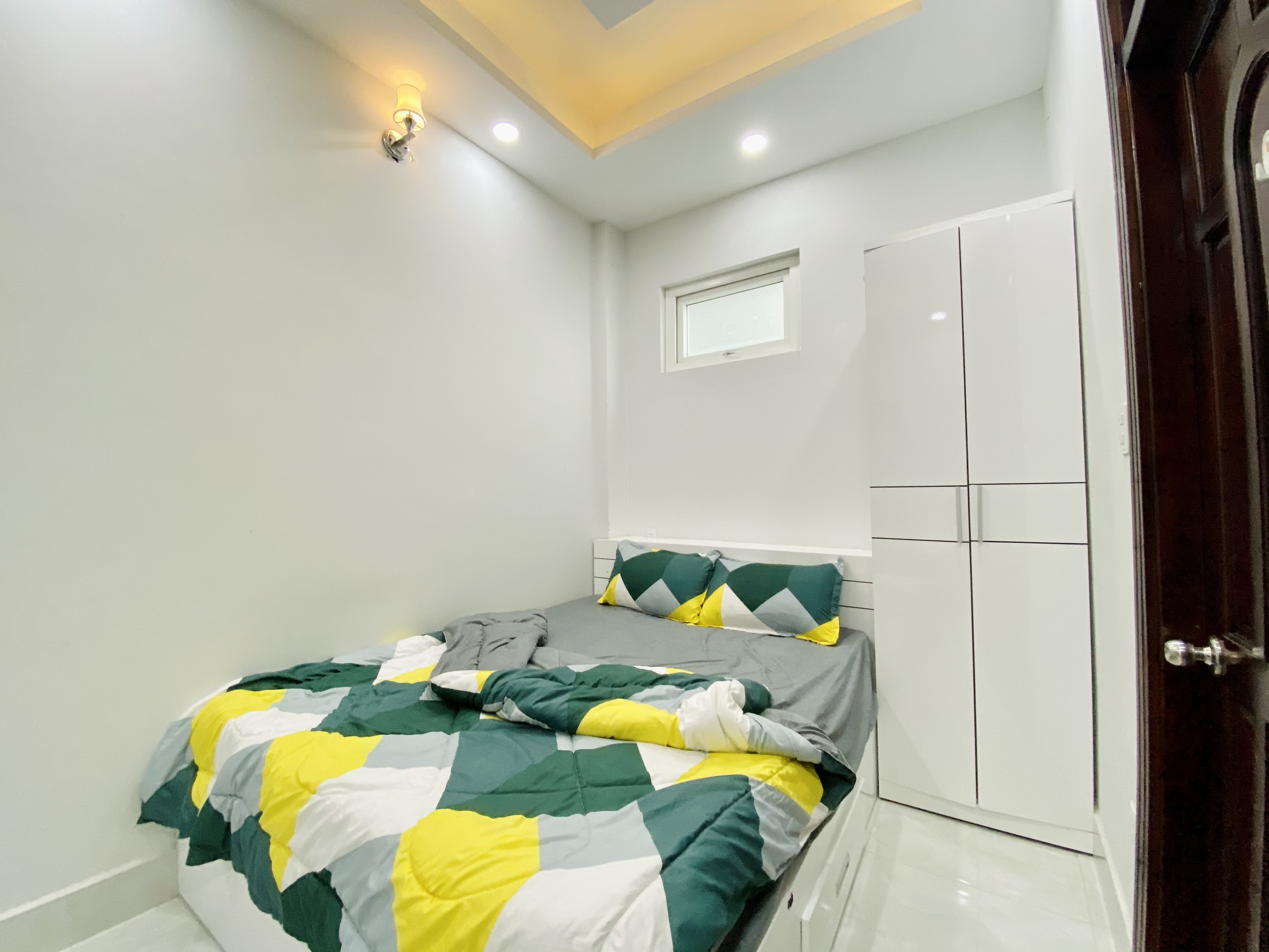 Cho thuê căn hộ dịch vụ full nội thất mặt tiền đường Huỳnh Tấn Phát