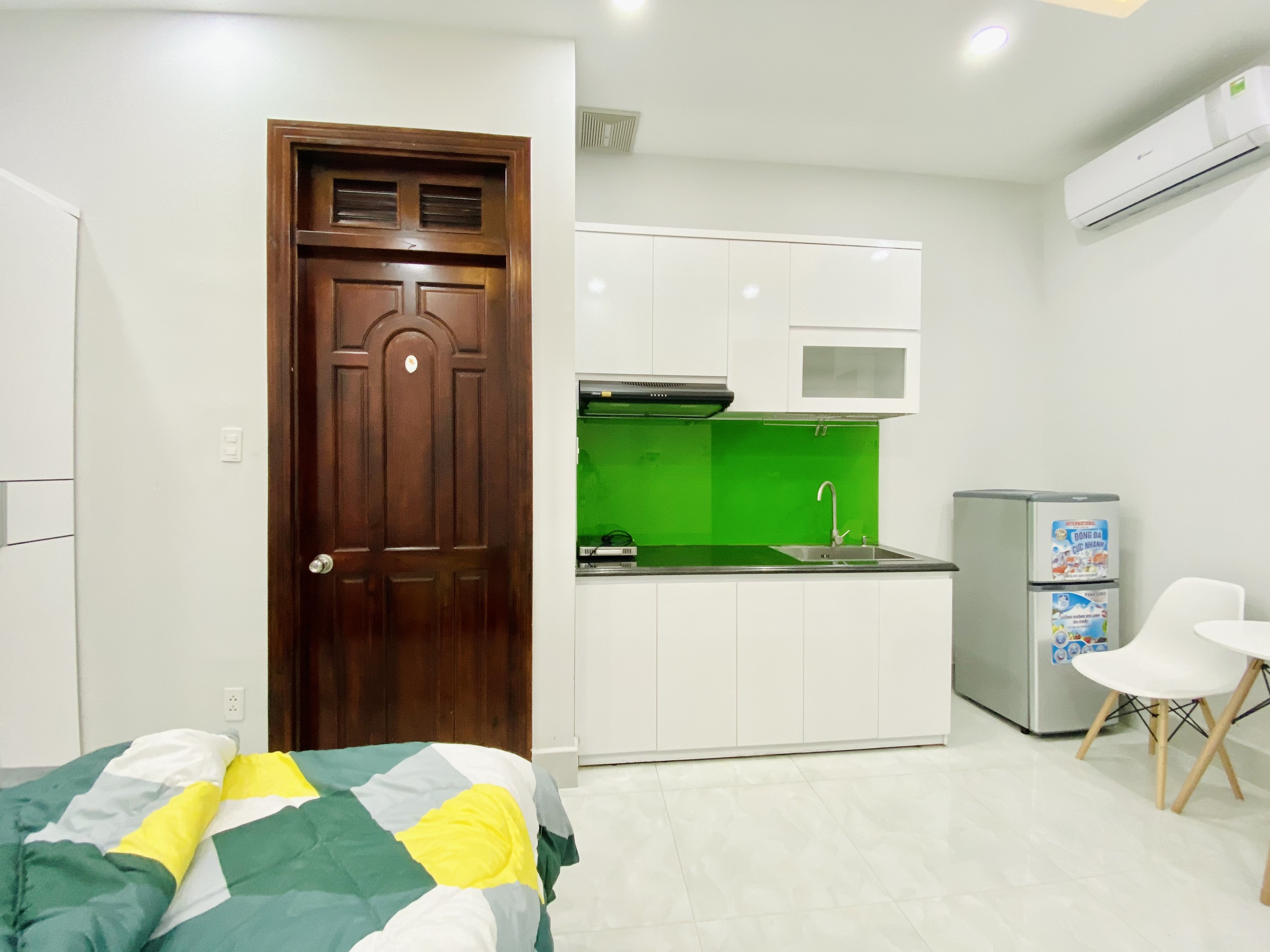 Cho thuê căn hộ dịch vụ full nội thất mặt tiền đường Huỳnh Tấn Phát 5