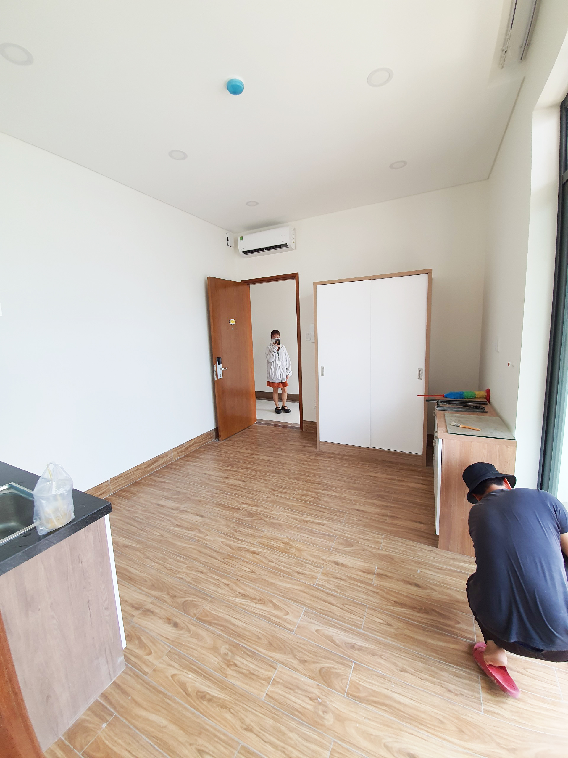 Căn hộ mini có ban công mới xây nội thất cơ bản sàn gỗ gần Lotte quận 7 2