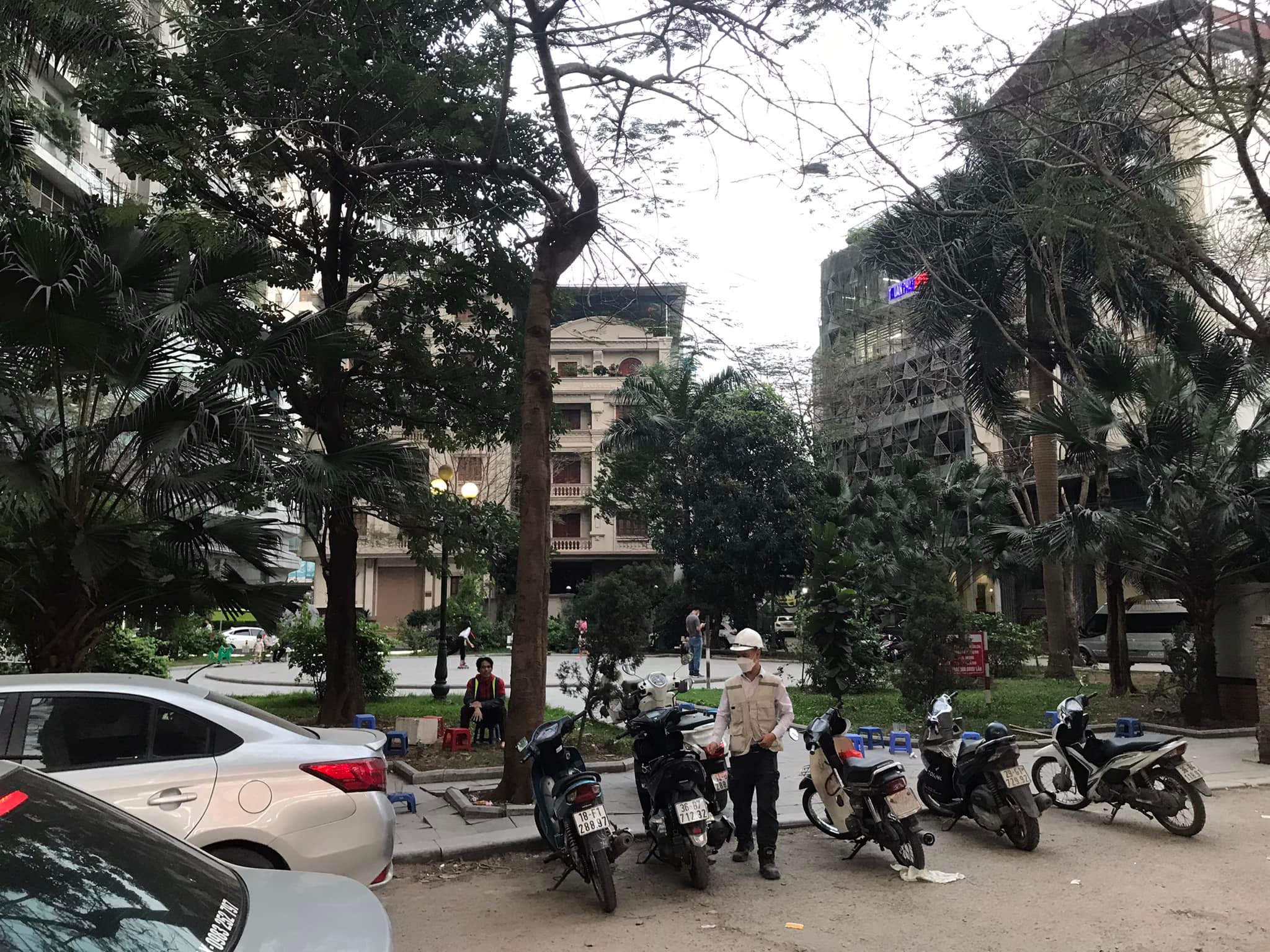 Bán đất đường Lê Văn Lương, đất vàng 3 mặt ô tô tránh, view đẹp, giá 125 tỷ 1