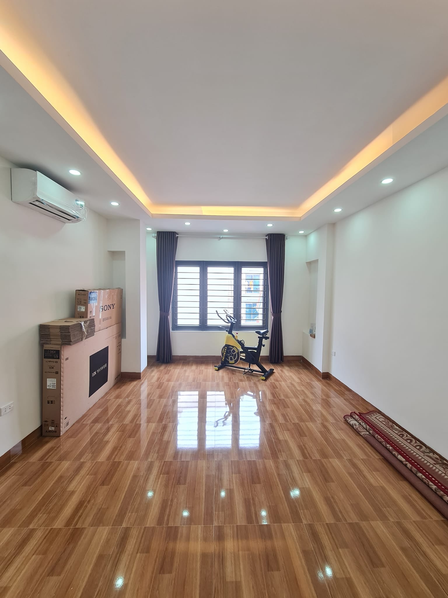 Cần bán Nhà mặt tiền đường Lê Đức Thọ, Phường Mai Dịch, Diện tích 35m², Giá 5.6 Tỷ 2