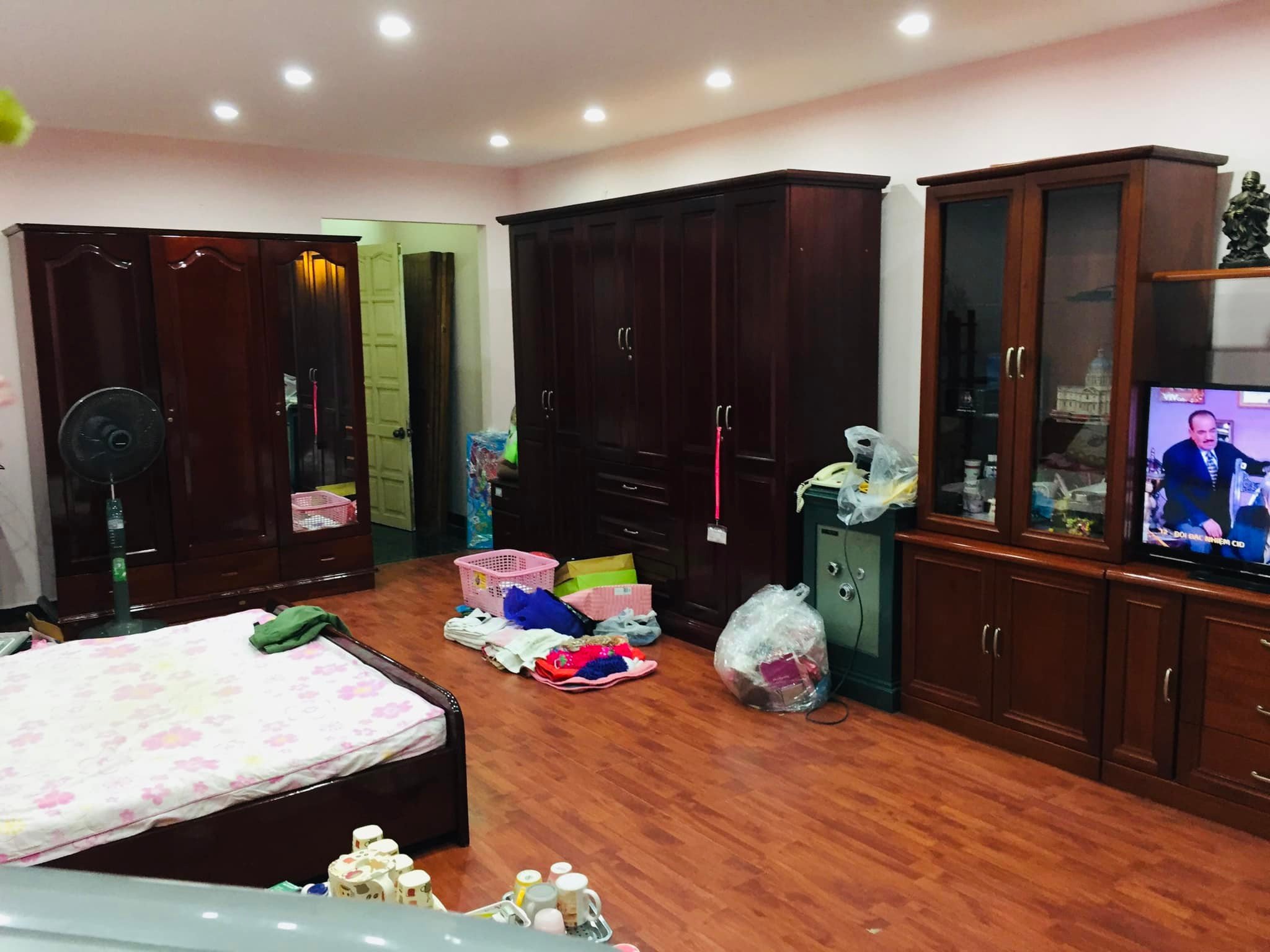 Cần bán Nhà mặt tiền đường Núi Trúc, Phường Kim Mã, Diện tích 72m², Giá 30 Tỷ - LH: 0986607689