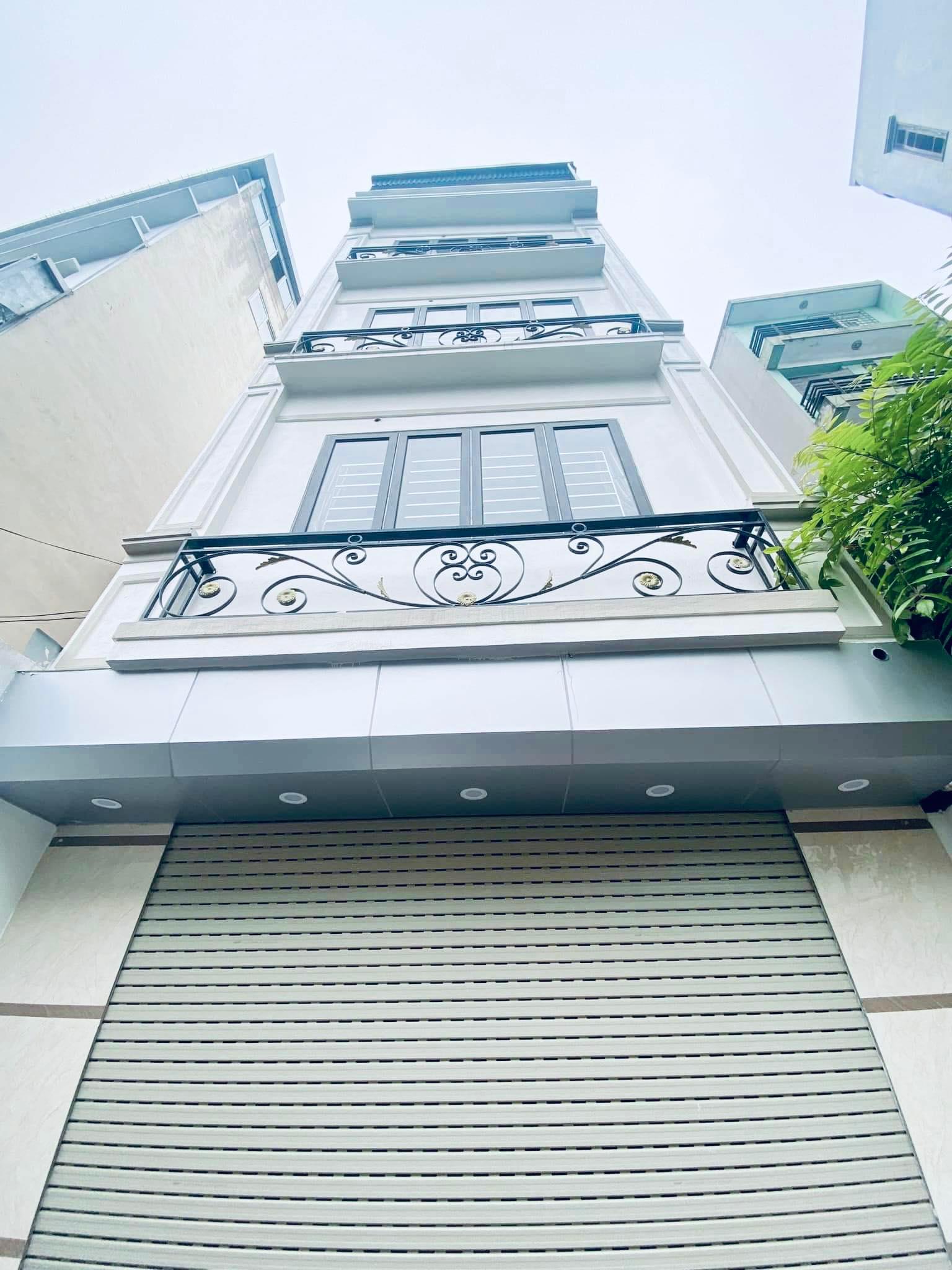 Bán nhà 35m2 x 5 tầng phố Tân Mai, chỉ 20m ra mặt đường 2 ô tô, ngõ rộng và thoáng, hiếm có. Giá 3.5 Tỷ
