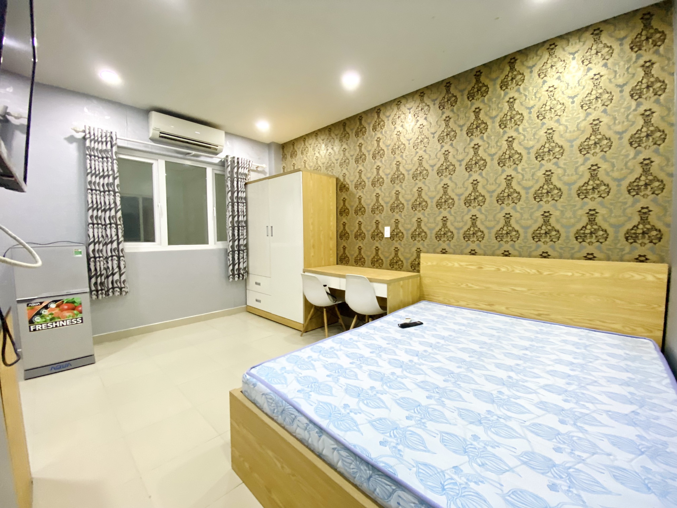 Cho thuê căn hộ full nội thất rộng rãi mặt tiền đường Nguyễn Thị Thập Quận 7 sale sập sàn mùa dịch giá chỉ 4 triệu 6
